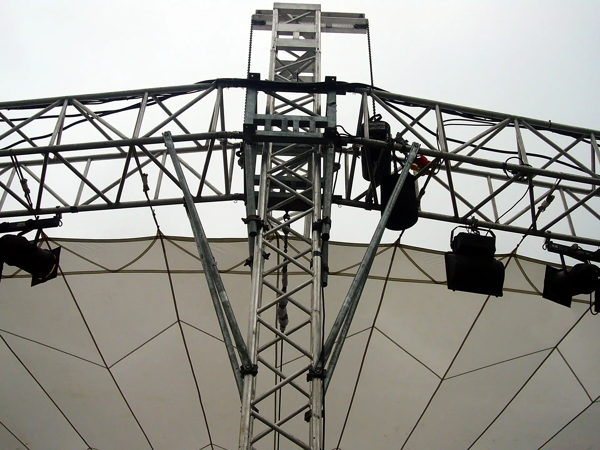 Detail van de truss-ring met doekbevestiging
